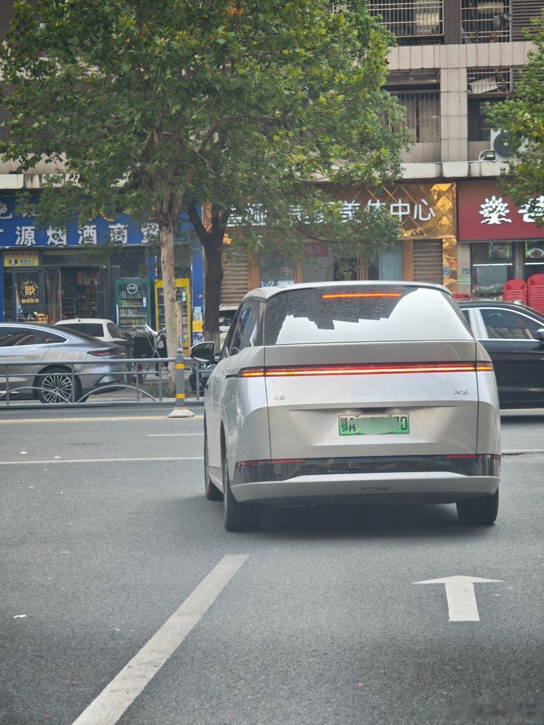x9这车哪里都好 就是正后方视角真的看不下去 我一直都觉得X9是一台真正全能型的