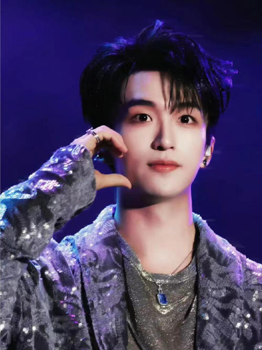 #黄子弘凡让刘维汗流浃背# 黄子弘凡这“强迫式”帮忙，让刘维汗流浃背，不过这也算