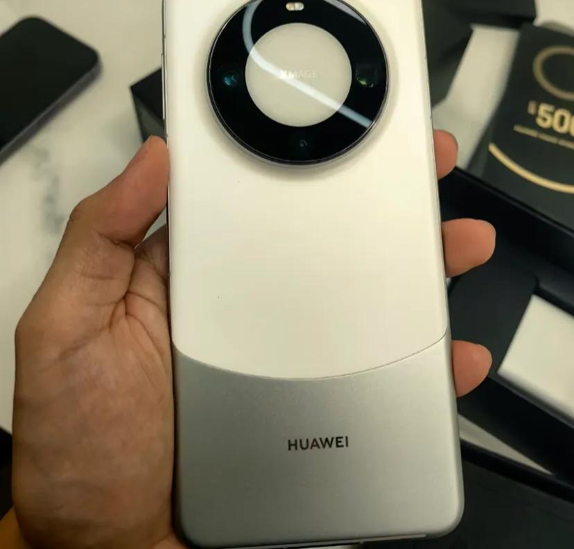 分享自己抢到mate60pro的喜悦就被人泼冷水Mate60
在一个吹水群分享自