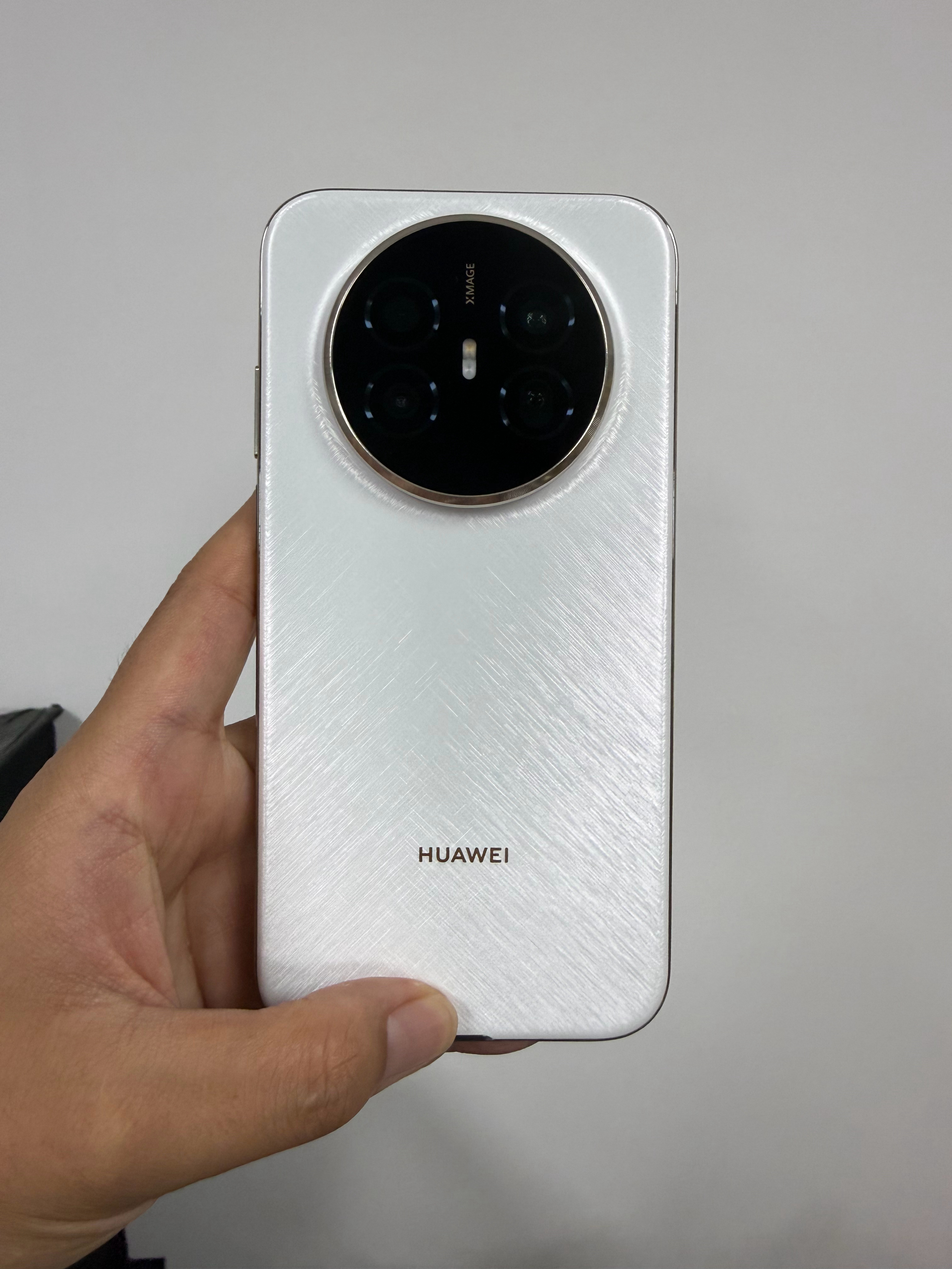 为啥华为Mate70Air这么不受待见？三哥至今收了好几台二手，又不保值还难卖