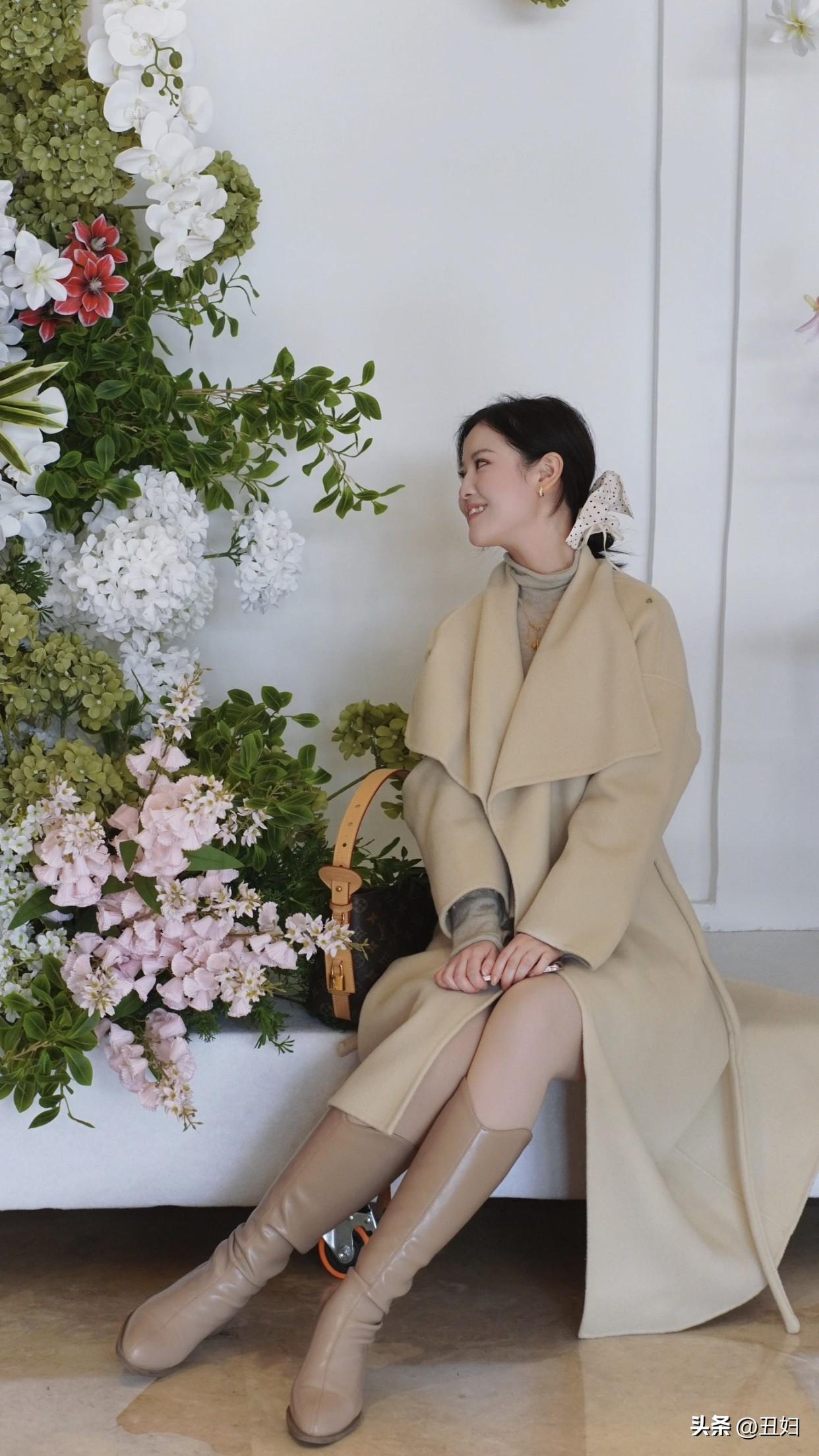 从容是一种骨子里的淡定，中年女人历经风雨，面对流言、生活变故都能波澜不惊，像林徽