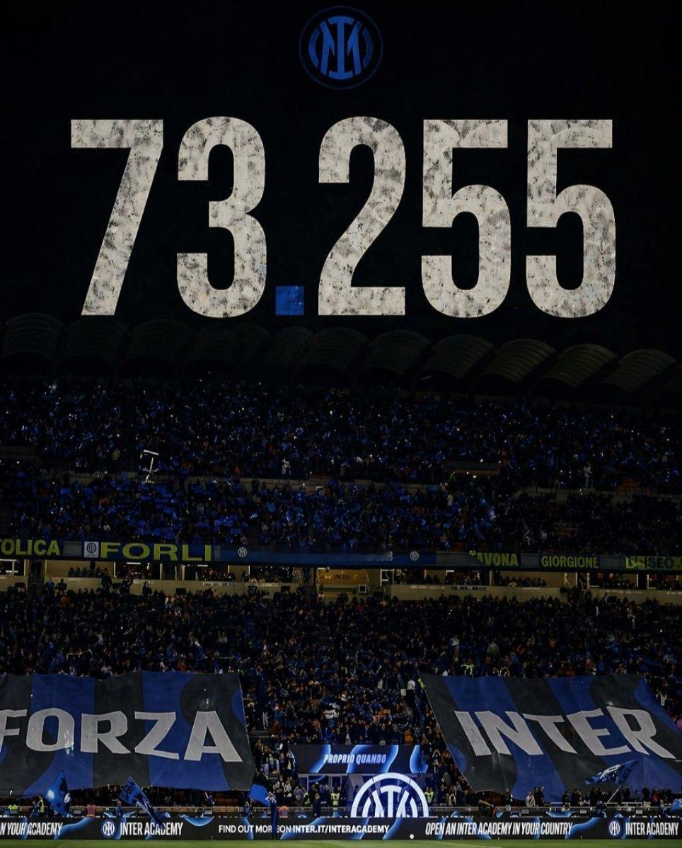 意大利杯半决赛次回合，国际米兰主场涌入73255名球迷观战。💙🖤国际米兰3比