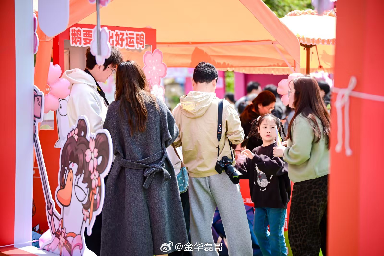 淘宝闪购联动鹅鸭杀线上福利拉满，线下无锡樱花下集结开黑，线上线下双向奔赴，同好相