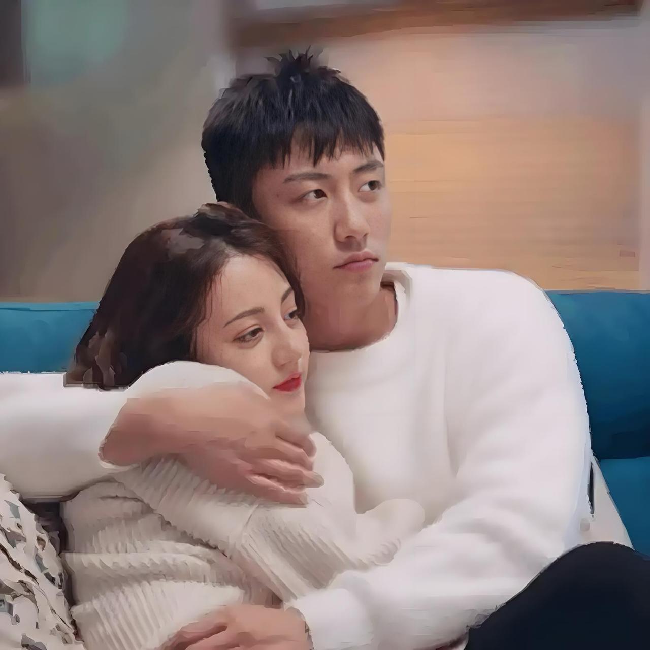 刘大锤再掀娱乐圈腥风血雨，迪丽热巴与黄景瑜的恋情传闻再度成为焦点。
娱乐圈近期又