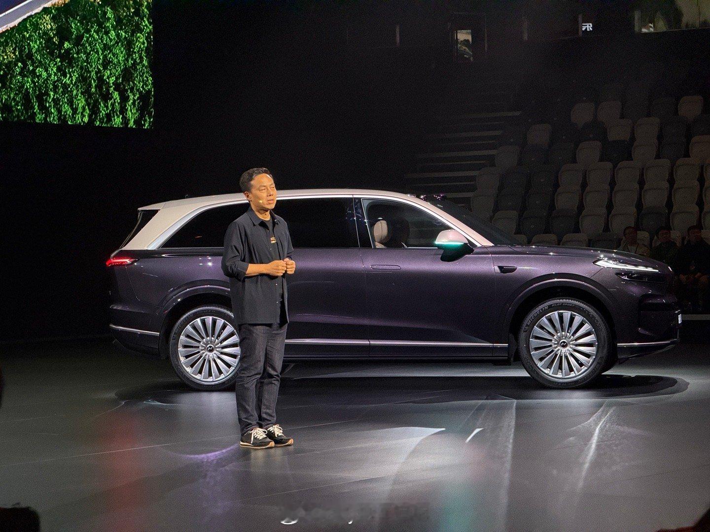 开场！背后这台L90颜色在灯光下很好看啊！乐道汽车