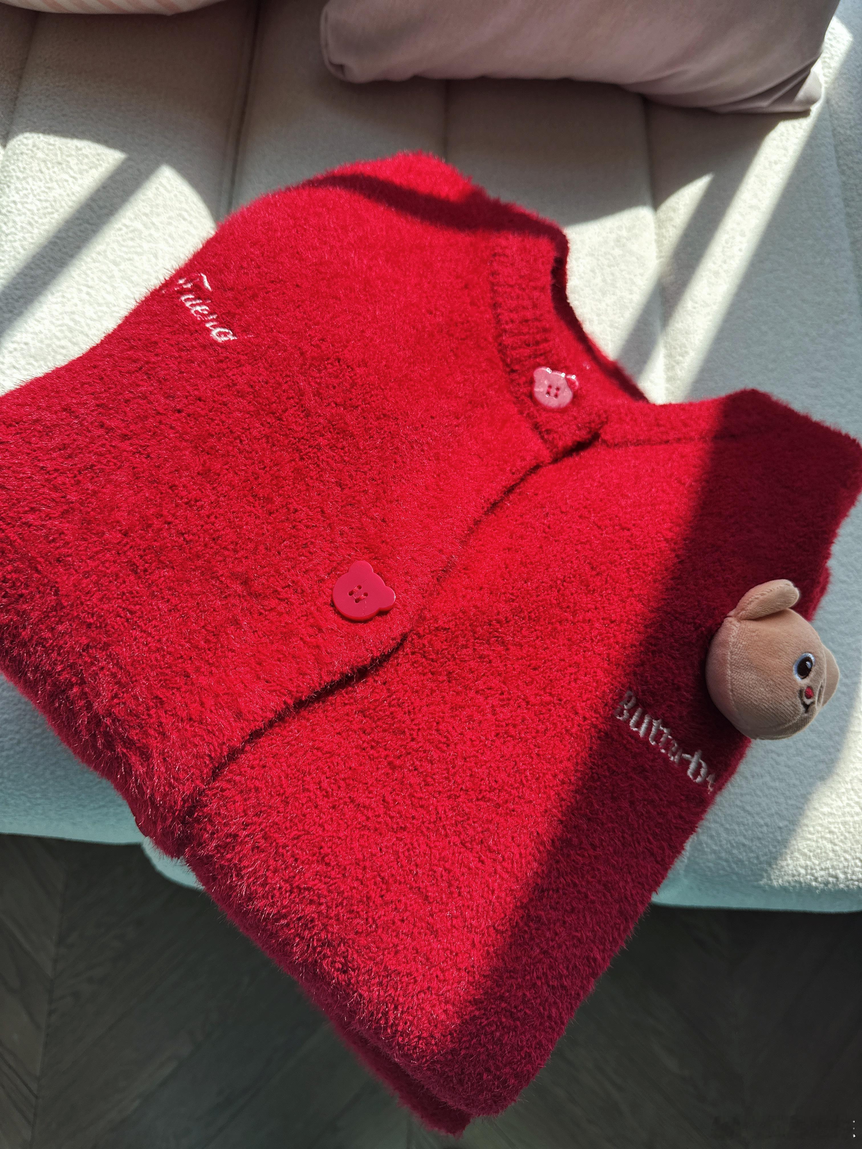 热 热到需要开空调为了过年买的一套红色毛毛睡衣在静静的嘲笑我