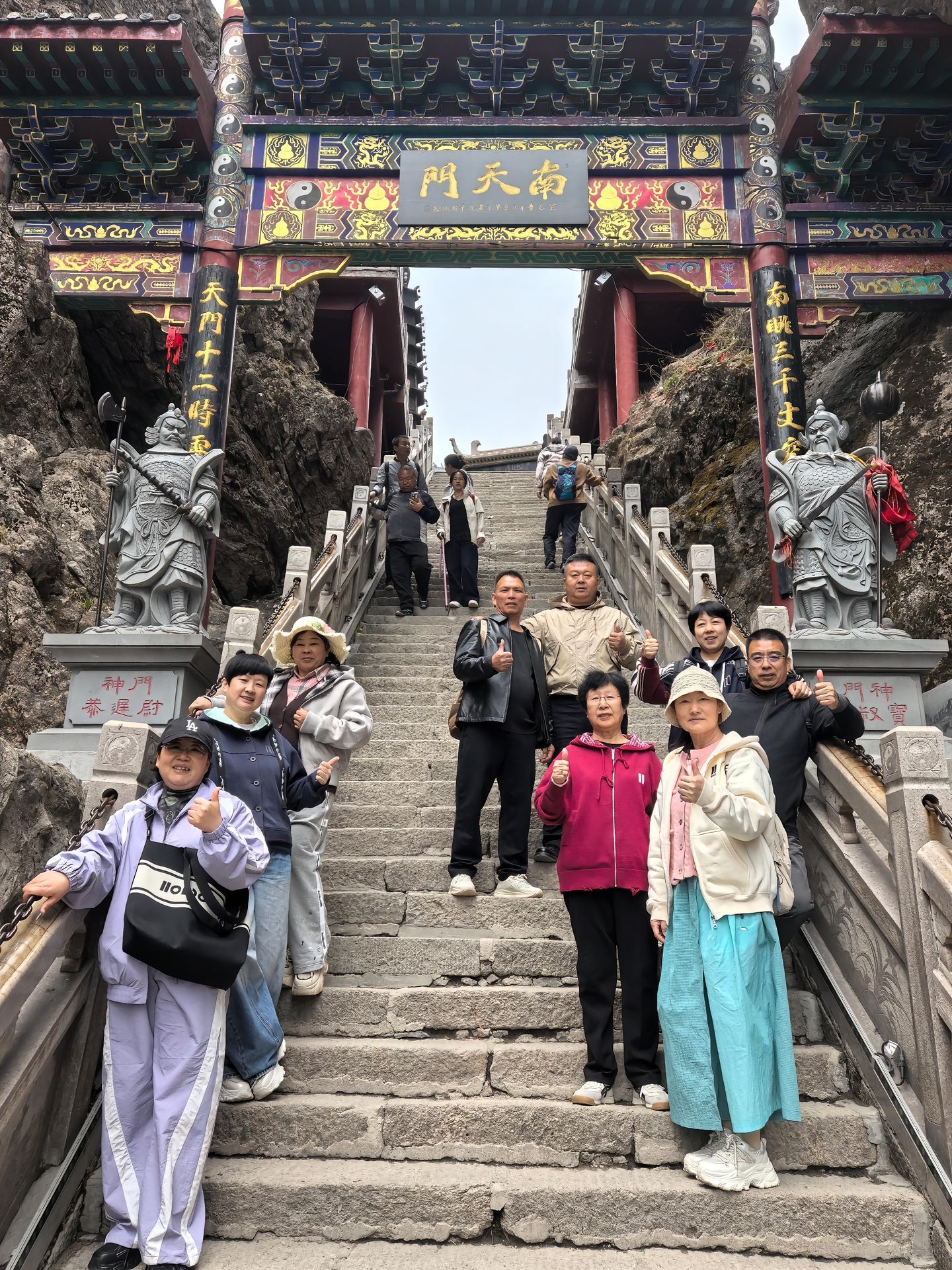 十个勤天种地吧 家长们的山西游大合照