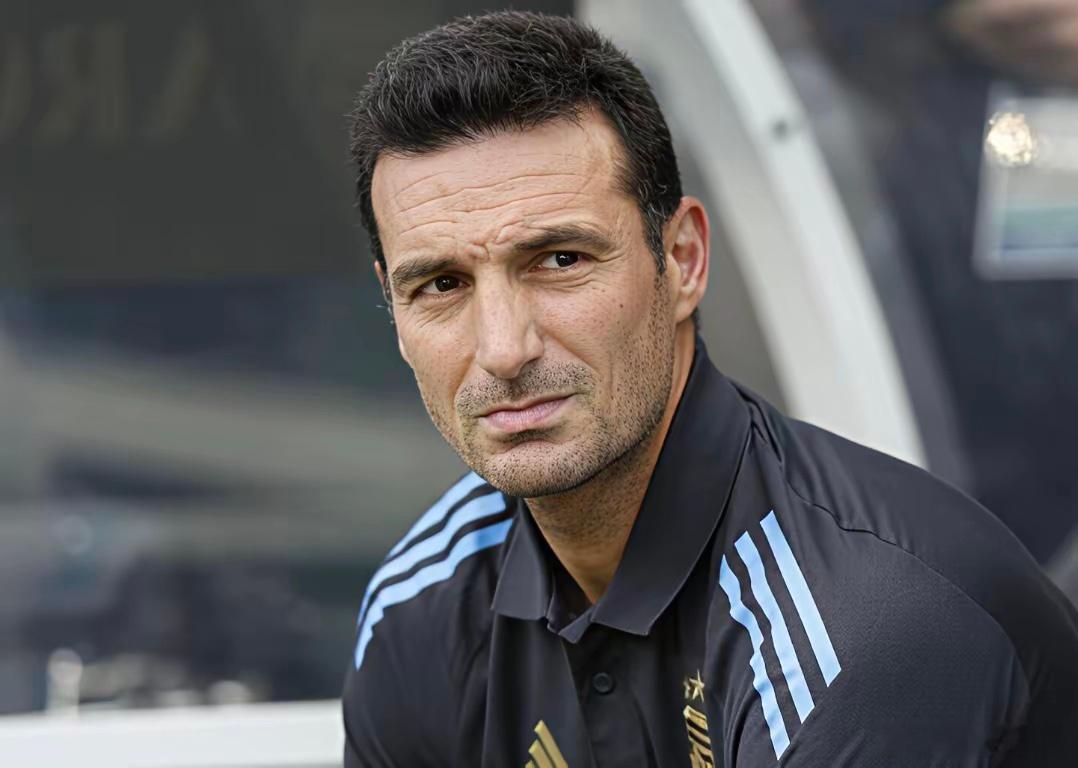 最近两届世界杯，阿根廷小组比赛都不太顺。2018世界杯是1平1负1胜，惊险地以小