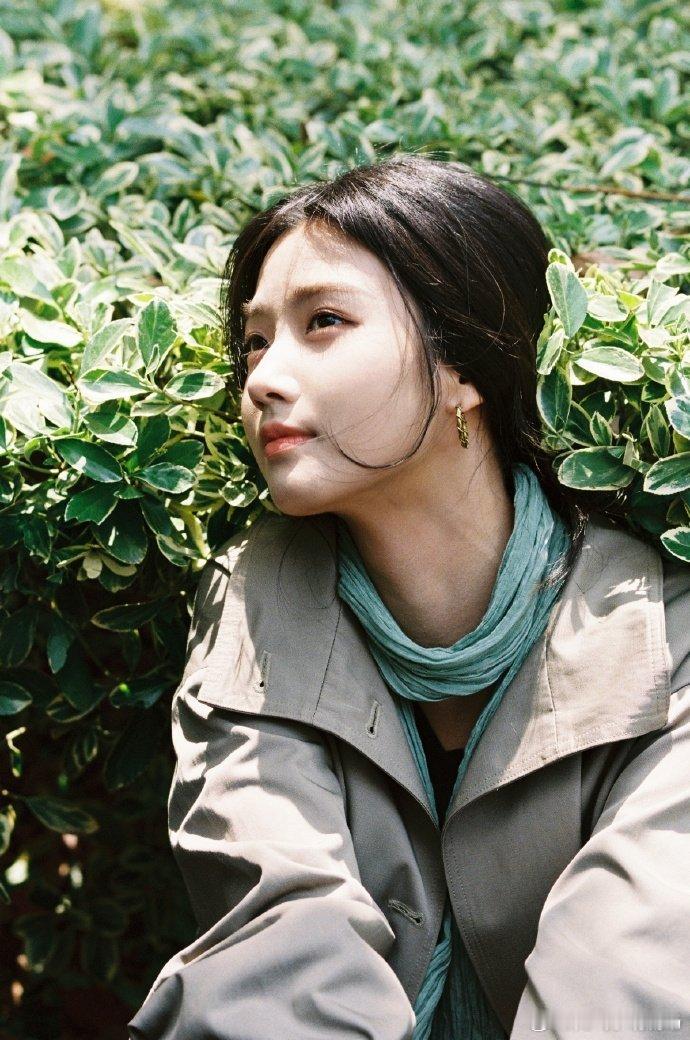 卢昱晓坐上手搓摩天轮了发丝飘动的细节 把氛围感拉到最满 卢昱晓的笑容也太甜了吧，