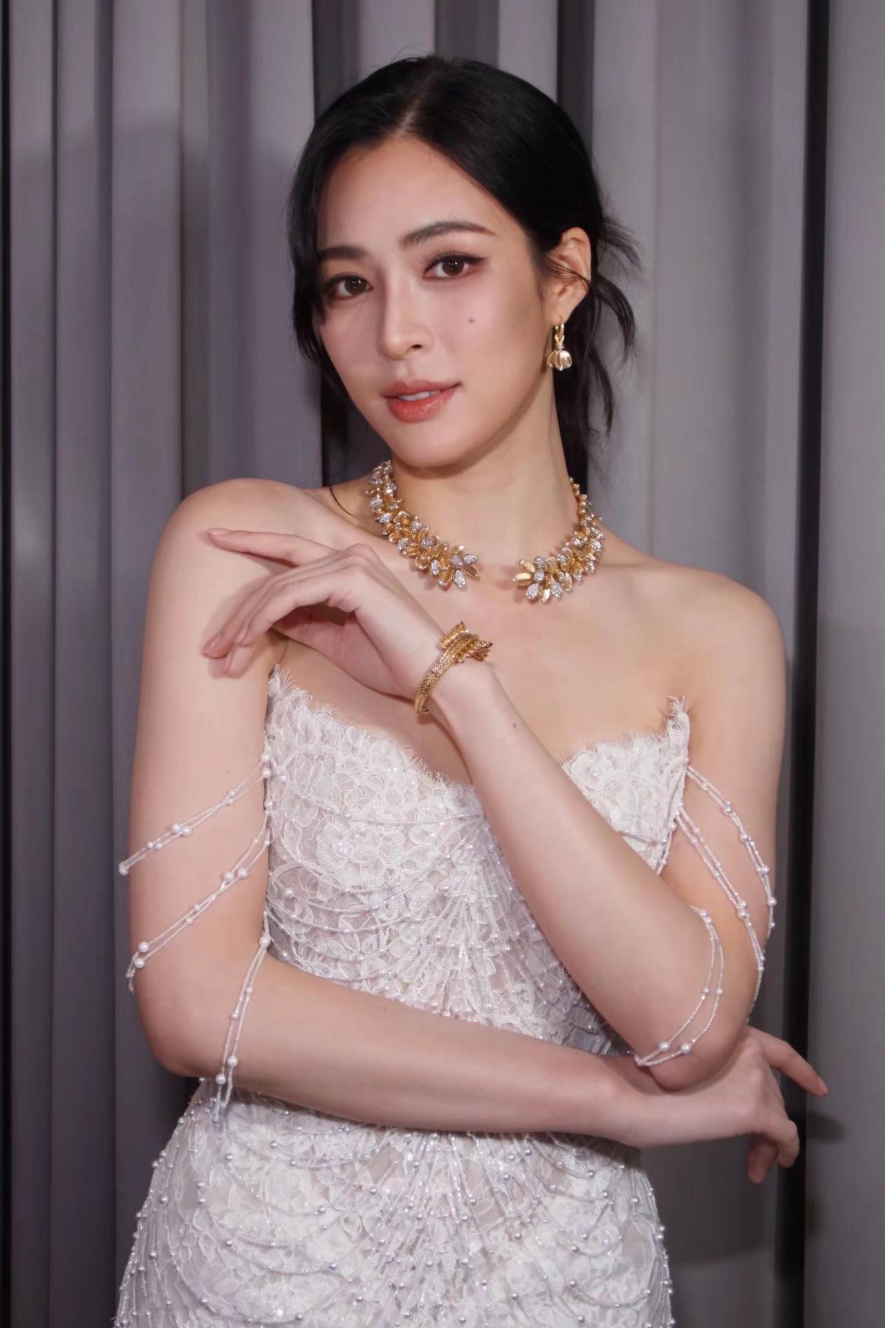今天微博之夜的linglingKwong.😍😍😍😍邝玲玲lingling