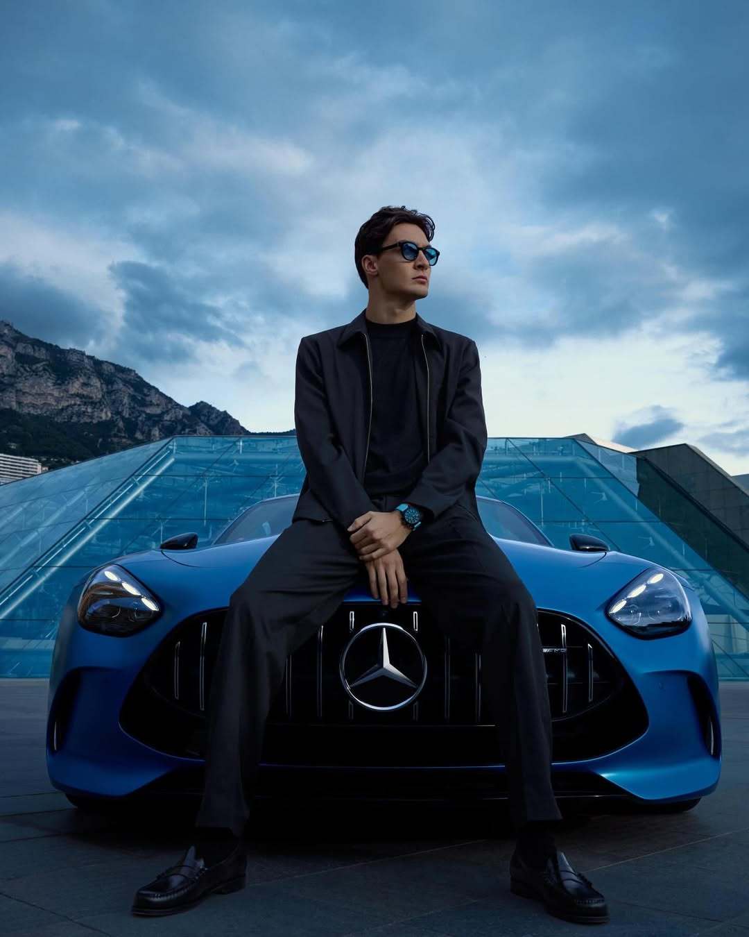 乔治拉塞尔亲自参与设计，IWC飞行员计时腕表，由黑色的氧化锆陶瓷打造，到处都有拉