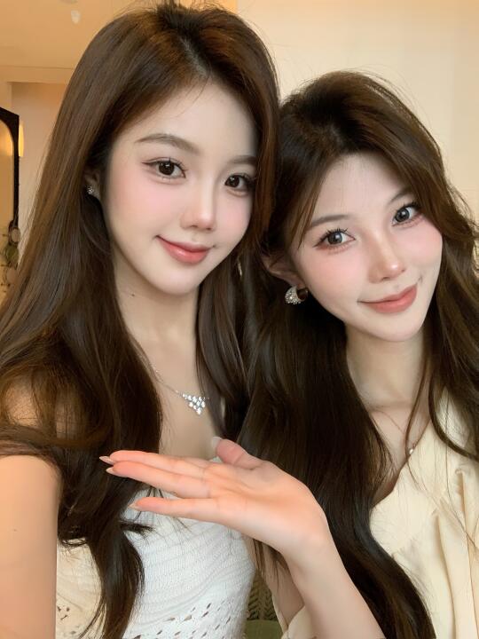 贴贴👭