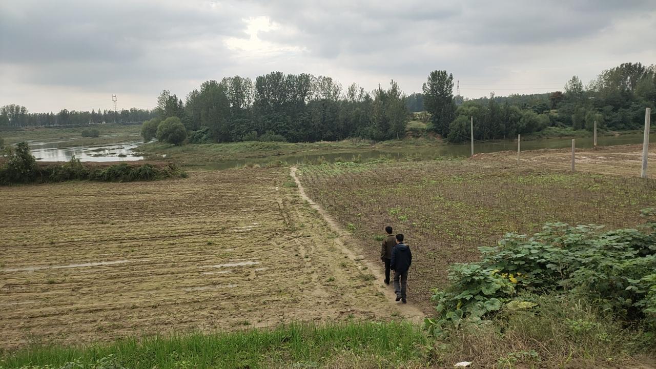 以前，去村支部书记或村民家里吃饭，是给你面子。现在，到了饭点就该回机关食堂，敢在