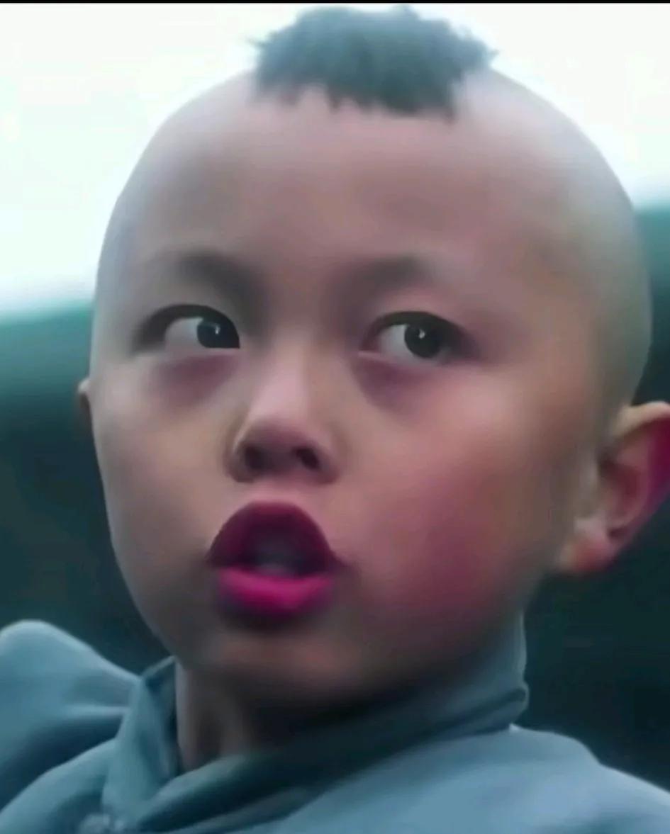 看过他的戏的人想必都已经老了吧！据说当年他曾被誉为李连杰的接班人的，可见当年小小