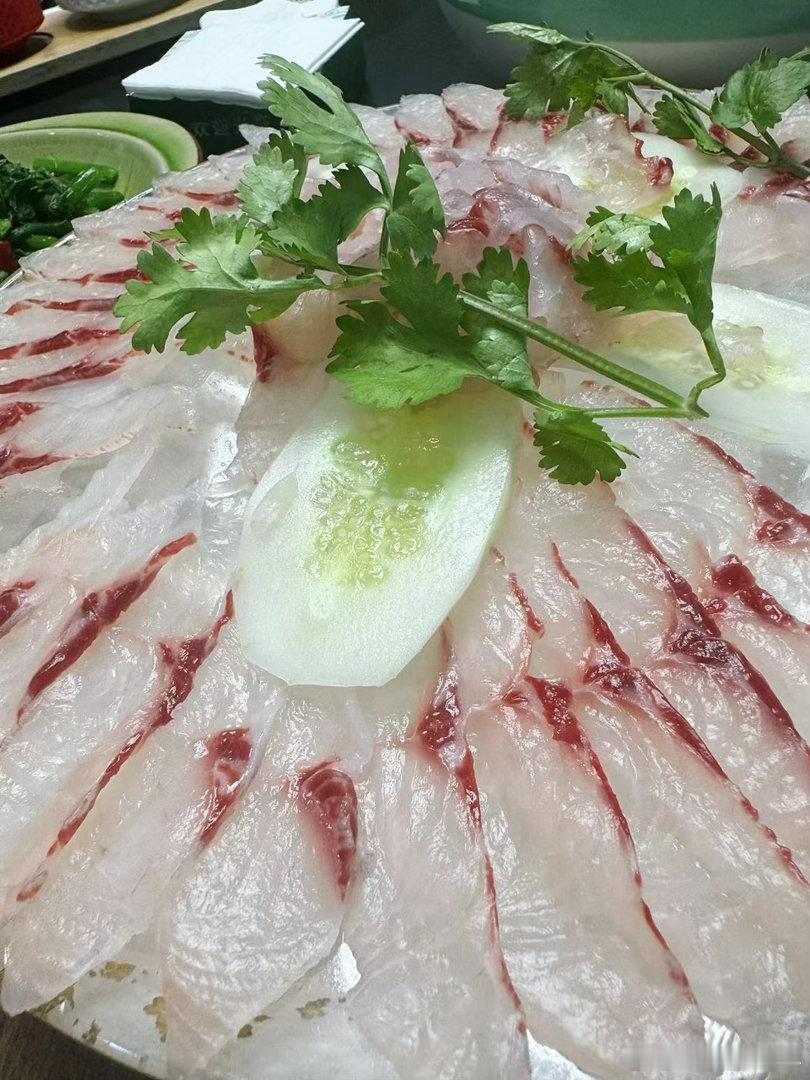 分享完午饭有老板问我鱼去腥我找两张网图所谓的那个鱼红肉就是图里这个红色的地方在鱼