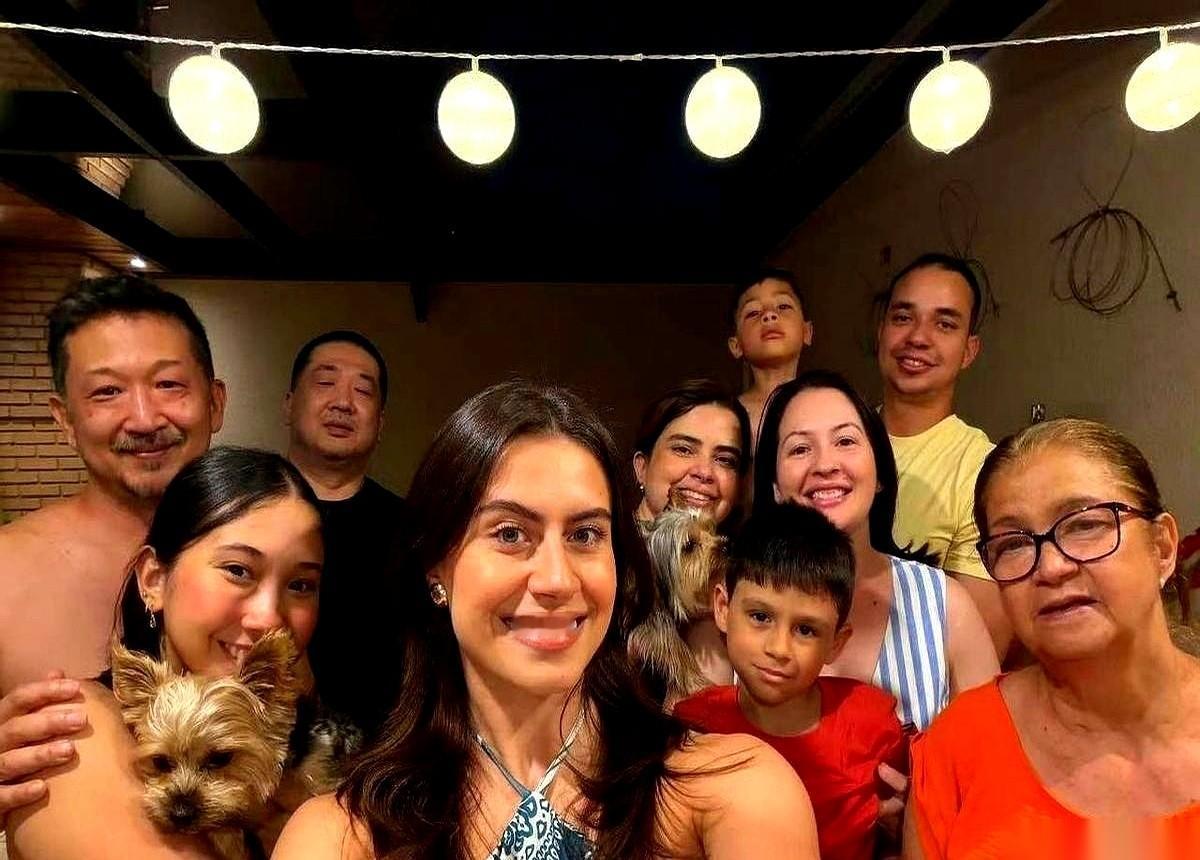 大过节的，圣诞夜，别人都在拆礼物，樊振东拎着个球拍飞了半个地球。
干嘛去？
去找