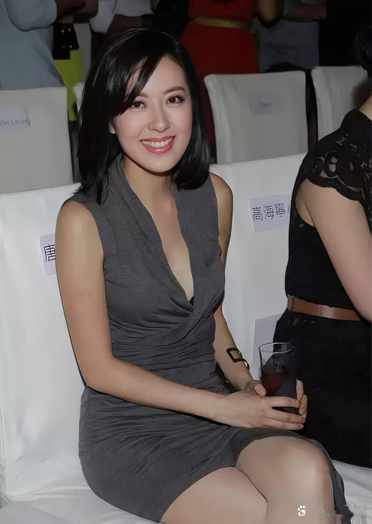 唐诗咏这肉感太棒了 