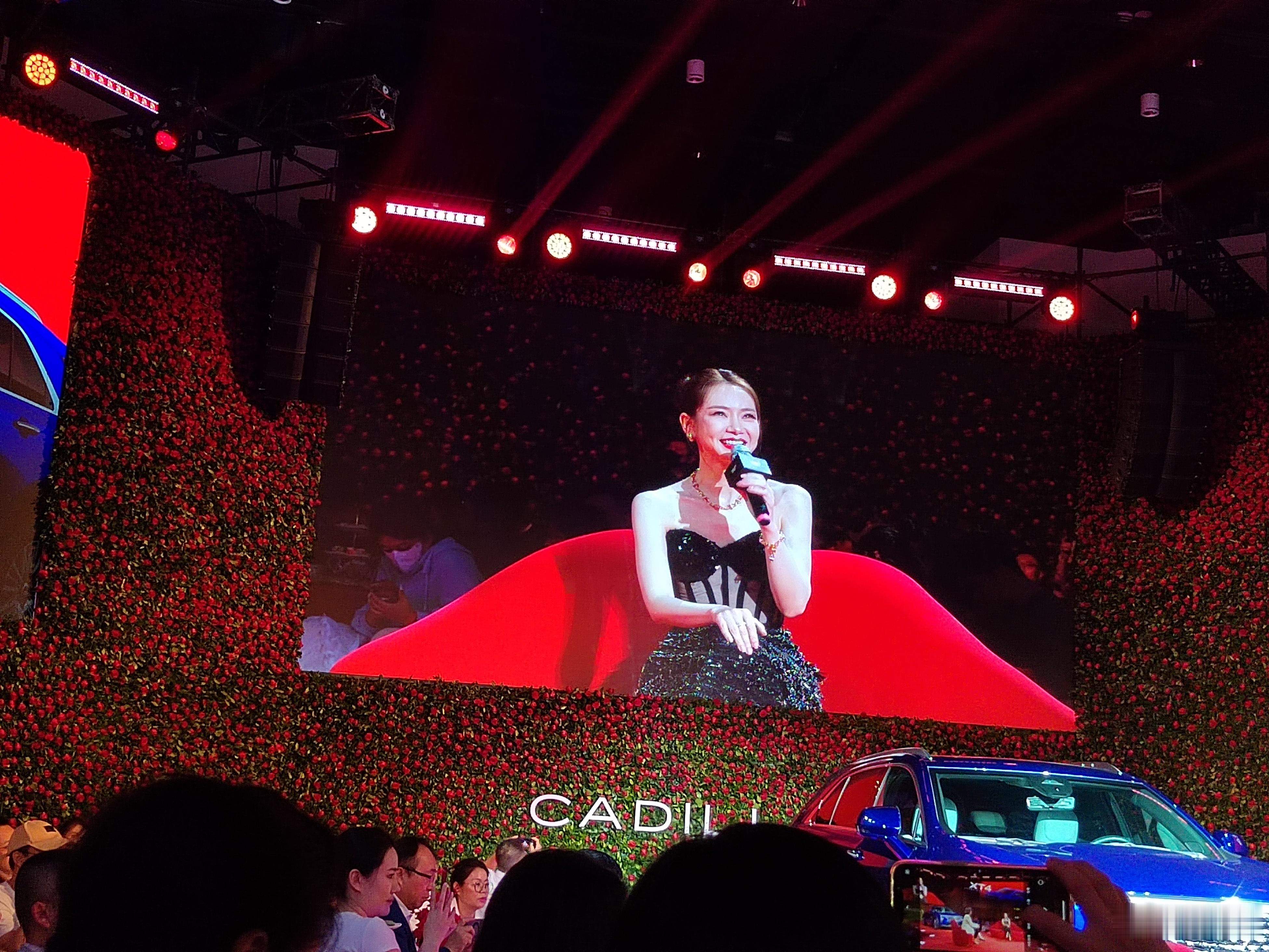 戚薇选了凯迪拉克XT4，妳呢？ ​​​