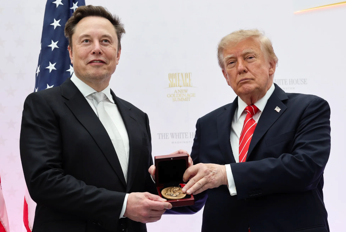 特斯拉与SpaceX合并时间表曝光：马斯克要在特朗普任内完成