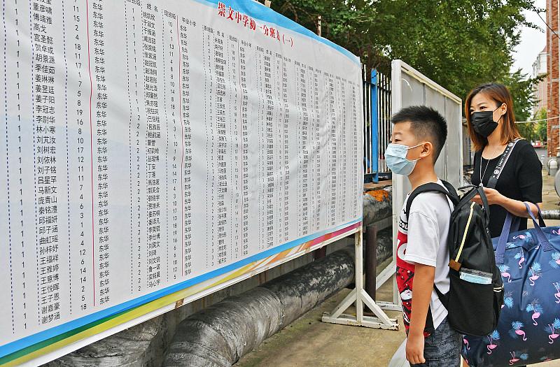 一个年级5000多人，96个班分4个校区，比很多学校全校都多，这是苏州高新区实验