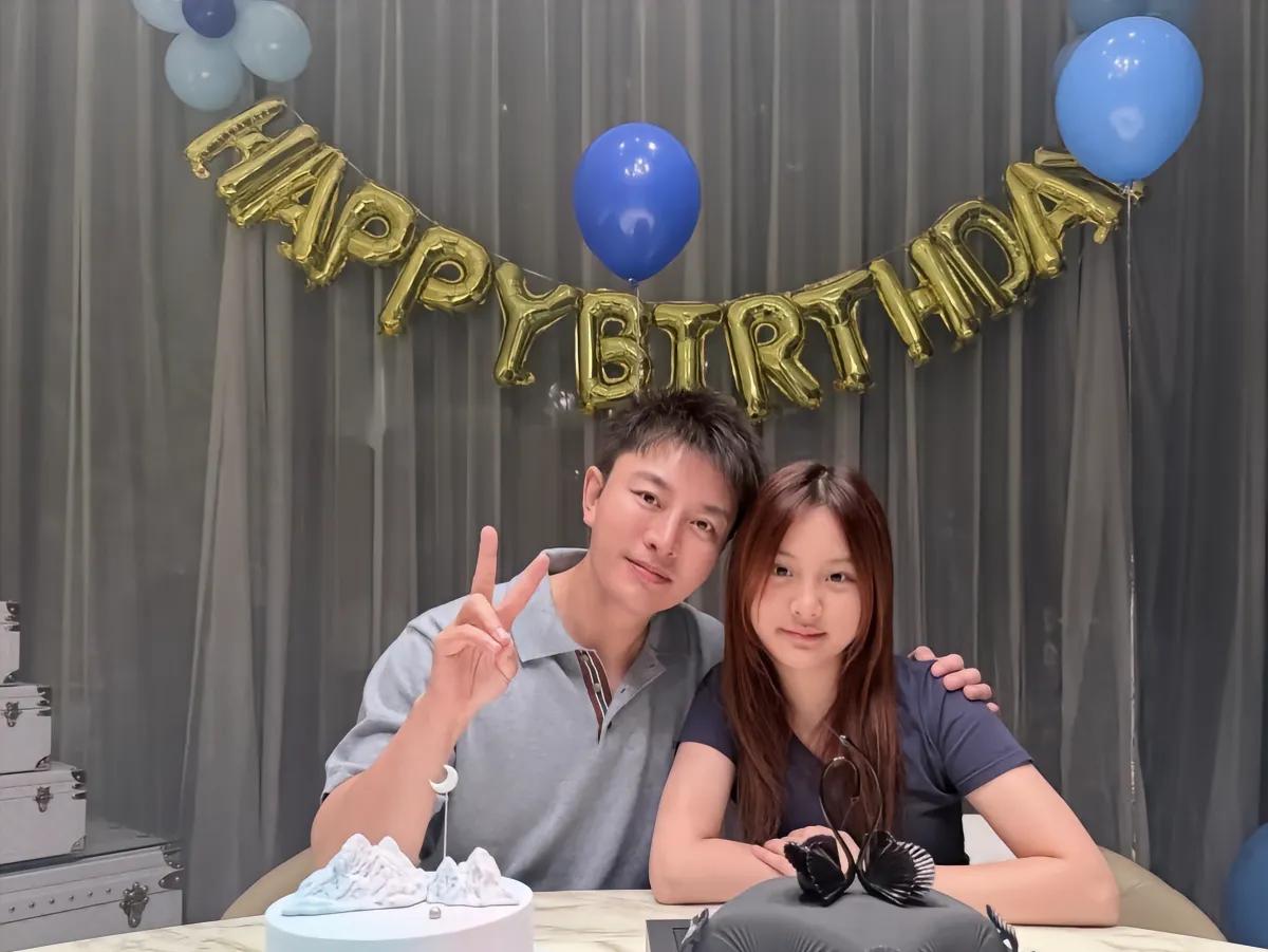 4月12日是贾乃亮42岁生日，他没搞排场、没邀明星，只和女儿甜馨简单庆祝，还激动