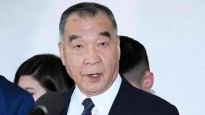 “你要打多久我就陪多久！大陆战机敢越线，台军就开第一枪击落！”
 
邱国正这句狠