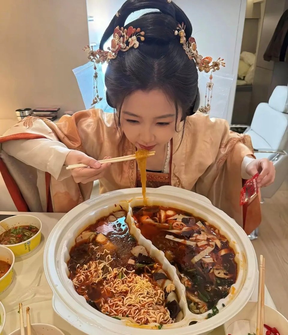 虞书欣这饭量还能把脚脖子瘦出来？ 
