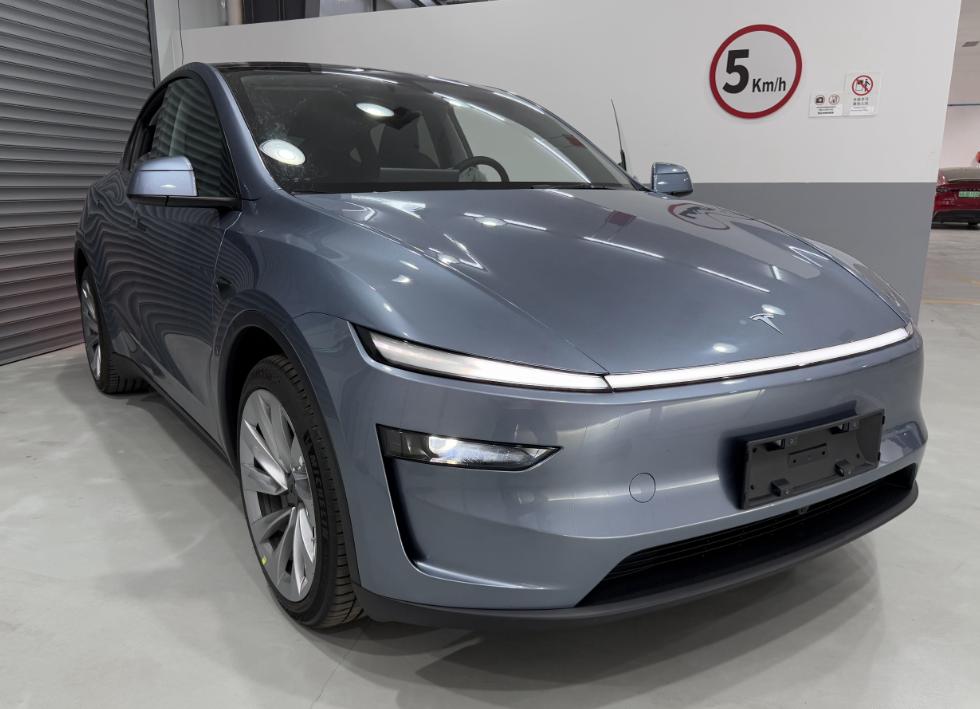 很好奇，特斯拉Model Y为什么一直卖那么好？最近陪朋友去看了一下这款汽车，内