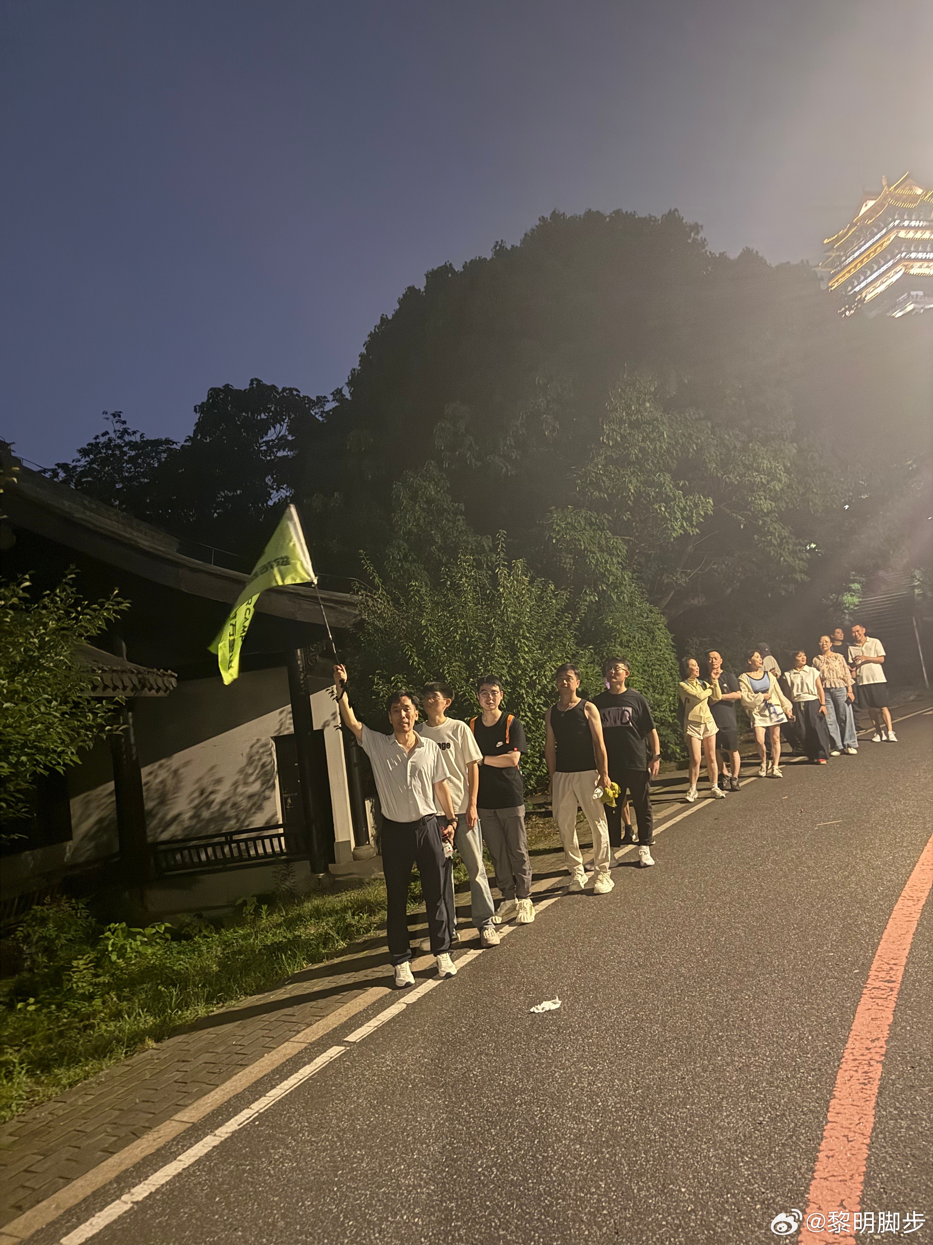 6.26夜爬仁皇山打卡完成✅全员登顶没一个掉队，说真的，我的队友们怎么都这么优秀