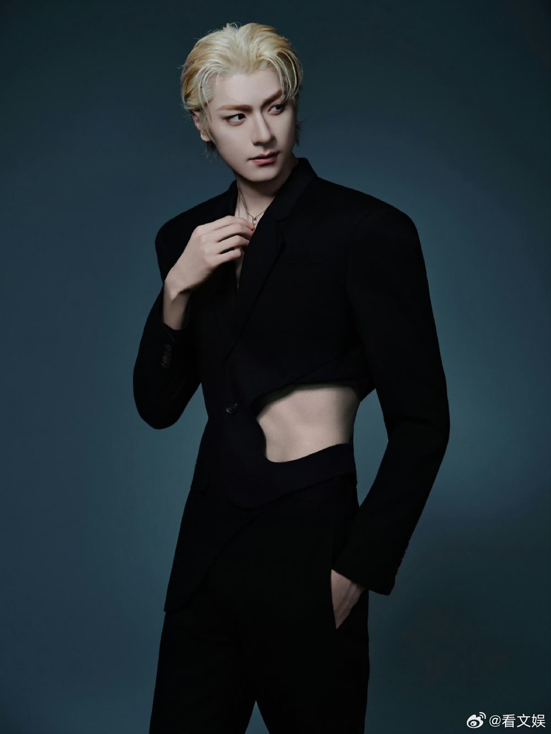 林一勾引谁呢林一真空漏腰西装 林一真空漏腰西装 