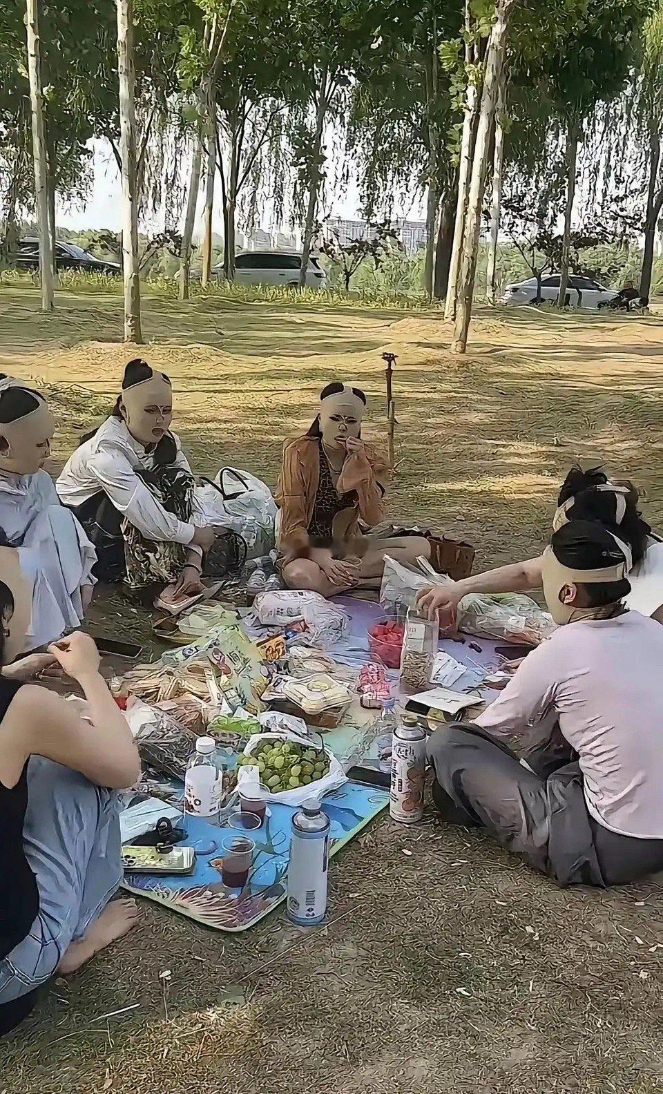 何必把自己搞成这样？她们到底害怕什么？ 