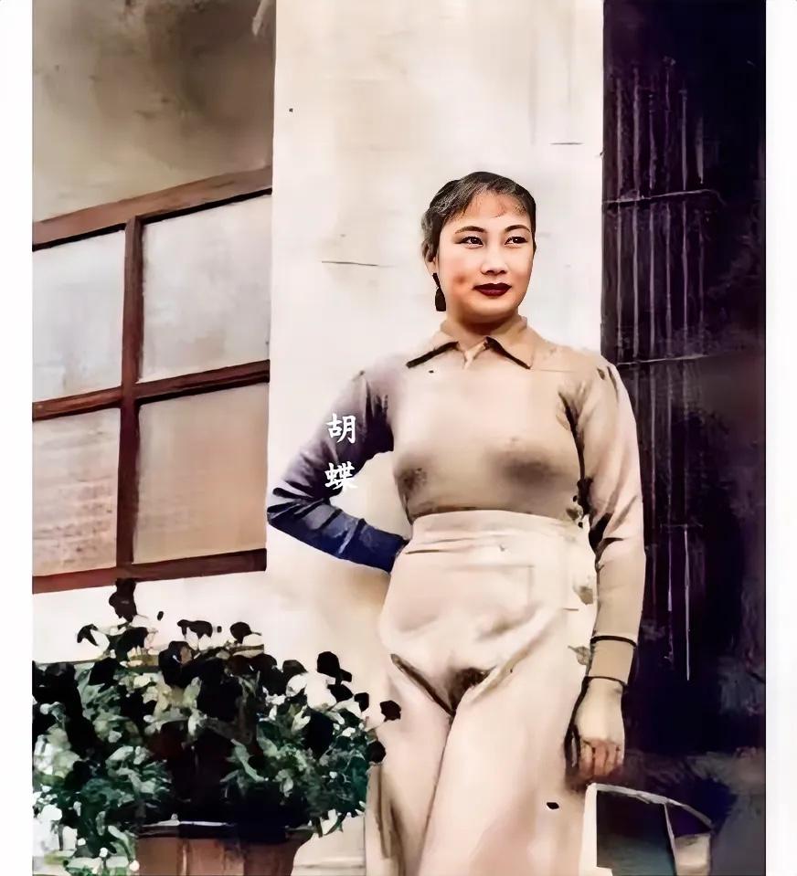 1933年，25岁的胡蝶留下的一张照片，这一年她事业腾飞，不但主演的电影口碑收视