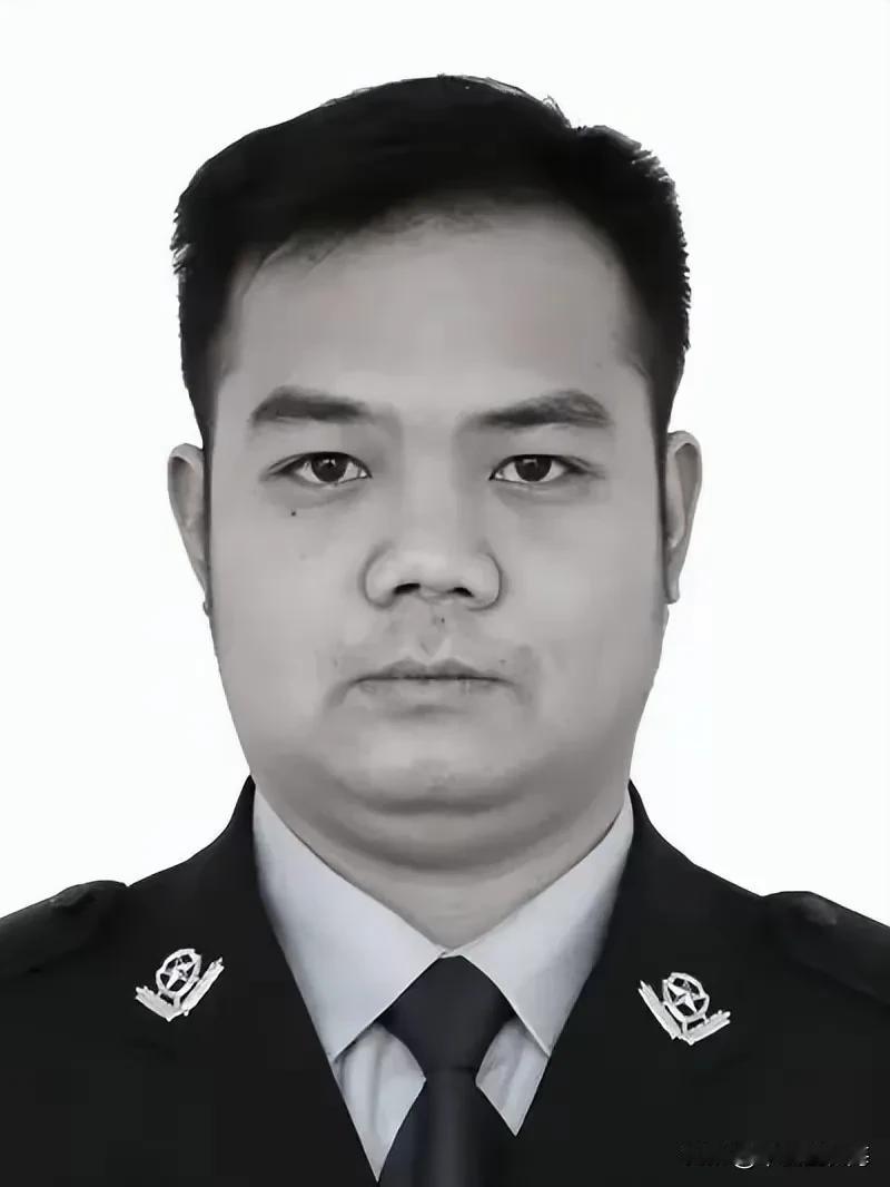 向伟大的人民警察致敬！人民的平安是他们辛苦的守护。
李燮#为民警牺牲致敬# #向
