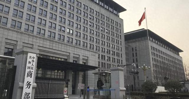 美国财长：若中方不主动让步，美国将升级局势，可能对华实施禁运。
2025年，美国