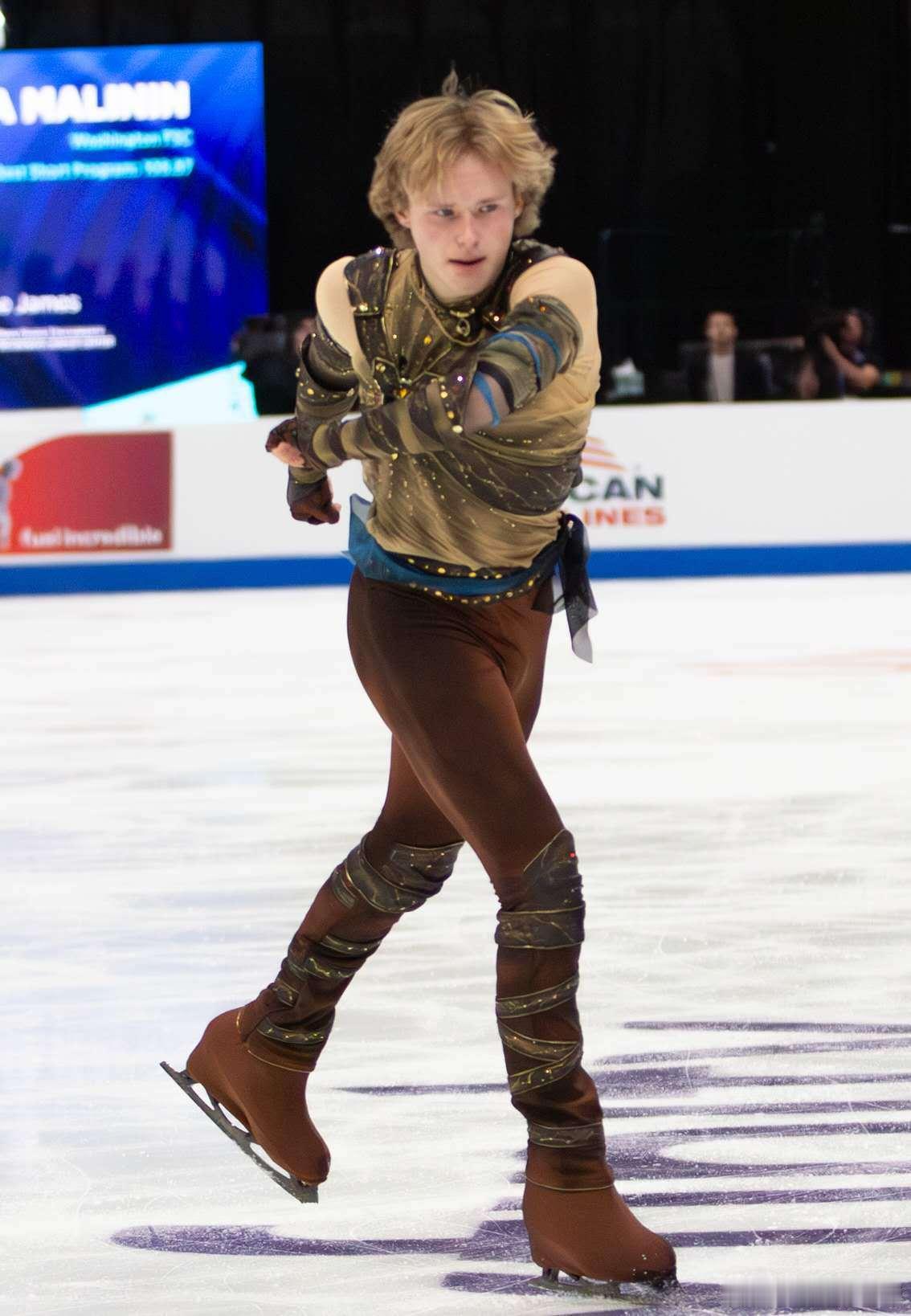 今天先介绍美国男子单人滑明星Ilia MALININ他生于2004年12月2日，