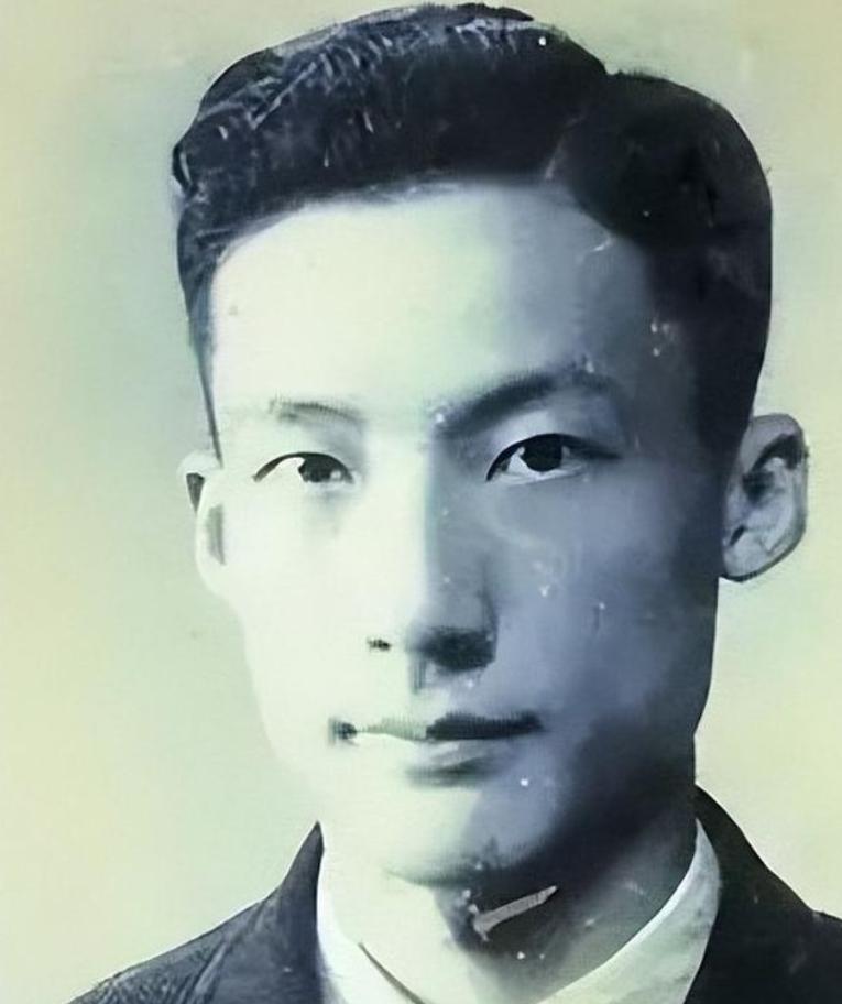 1949年，毛人凤下令处死朱君友，朱君友坦然赴死，却发现枪决他的2名特务，朝他频