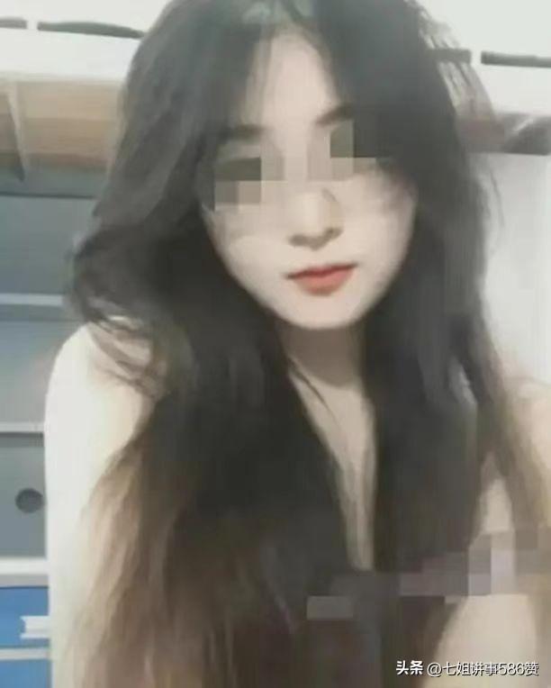 最近在纽约，一场裸体晚宴引发了热烈的讨论，参与者全裸入场，这个设定简直让人难以置