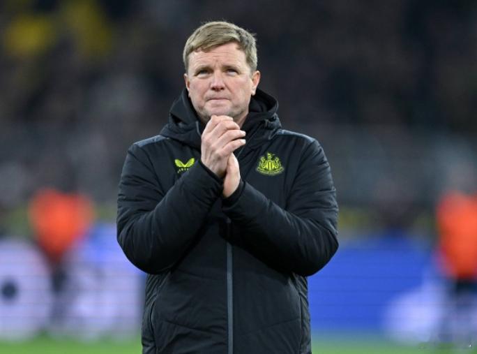 在纽卡斯尔联客场0-1不敌阿森纳赛后，天空体育评论员雷德克纳普和保罗·默森谈到了