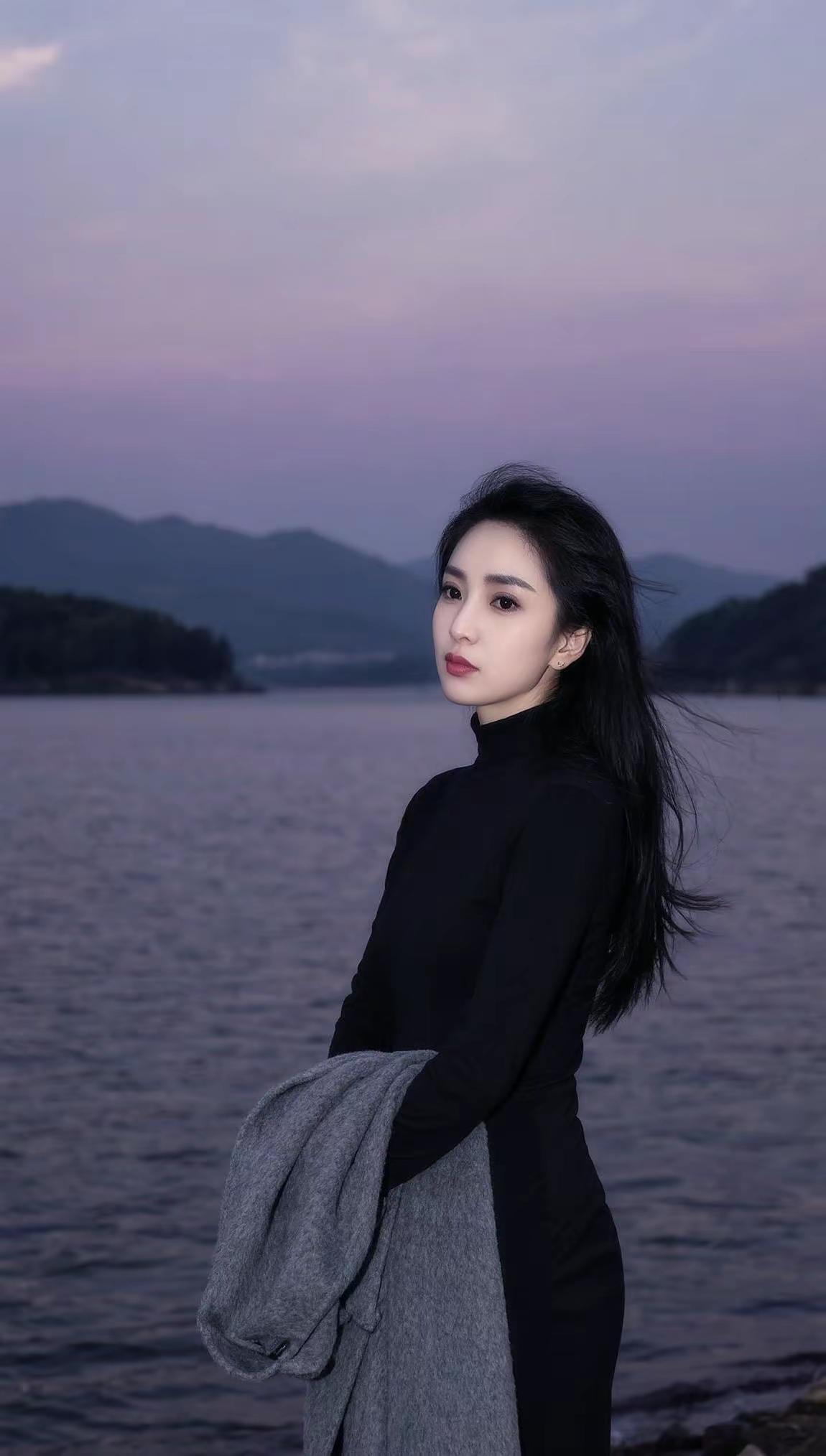 想关上这城市所有的灯光，黑暗中专心闻你的发香 ——周杰伦《浪漫手机》