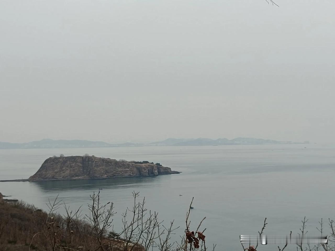 暴风雪来临之前，阴郁而宁静的大海


今天下午走滨海东路大圈，全程约12公里。