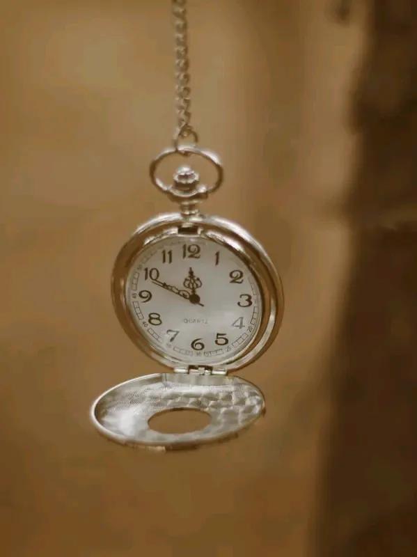 人生真的太短，一辈子也就三万天，
除去睡觉一万天，也就还剩两万天。
20岁时，只