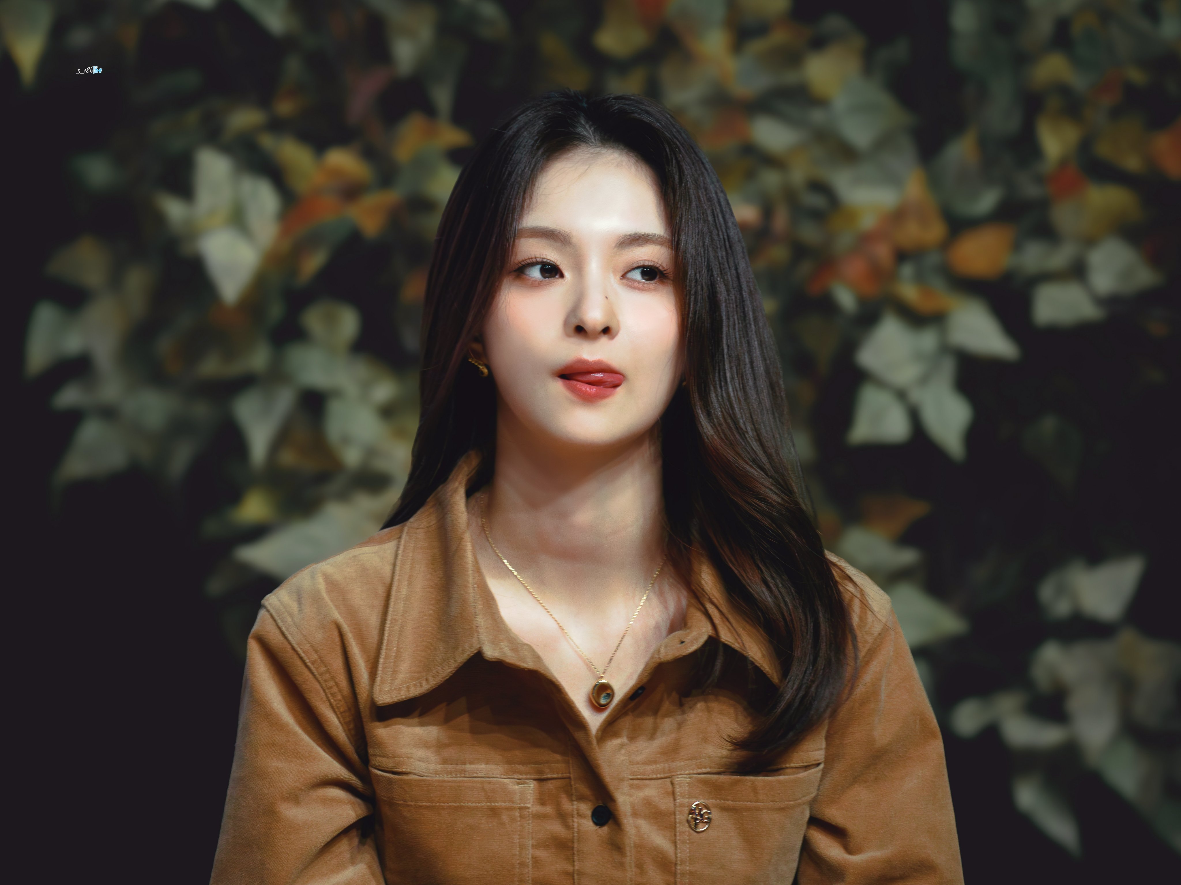 #李娜炅[超话]#🐣#蜜桃笑颜李娜炅# [图片]230924 中秋线下活动 H