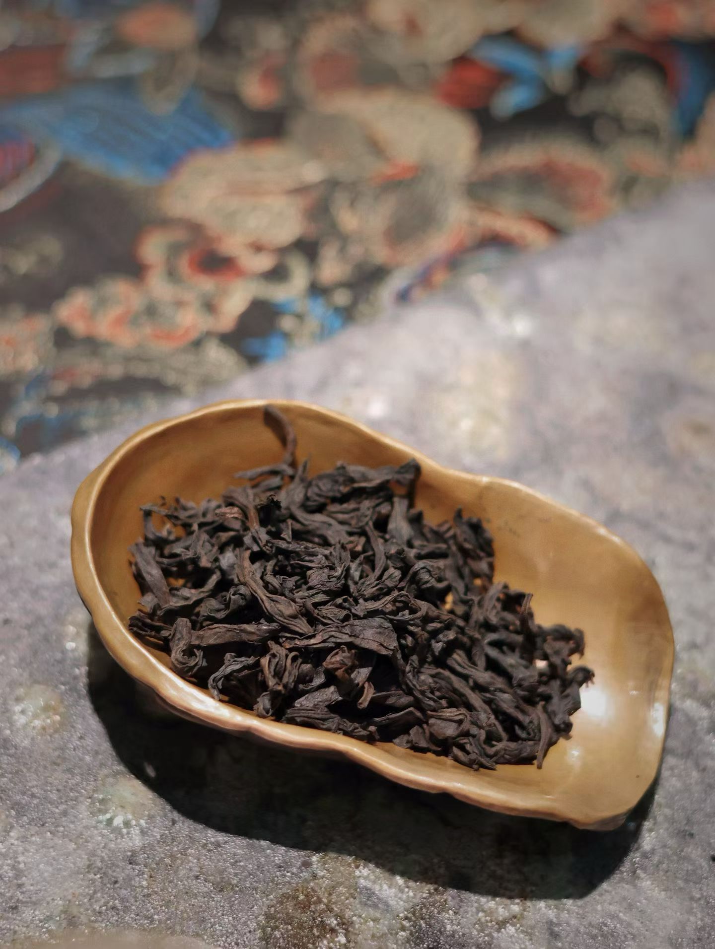 茶道  喝茶，便如同在这寒冬中寻得的一处温暖角落，每一口茶汤下肚，都像是往心里存