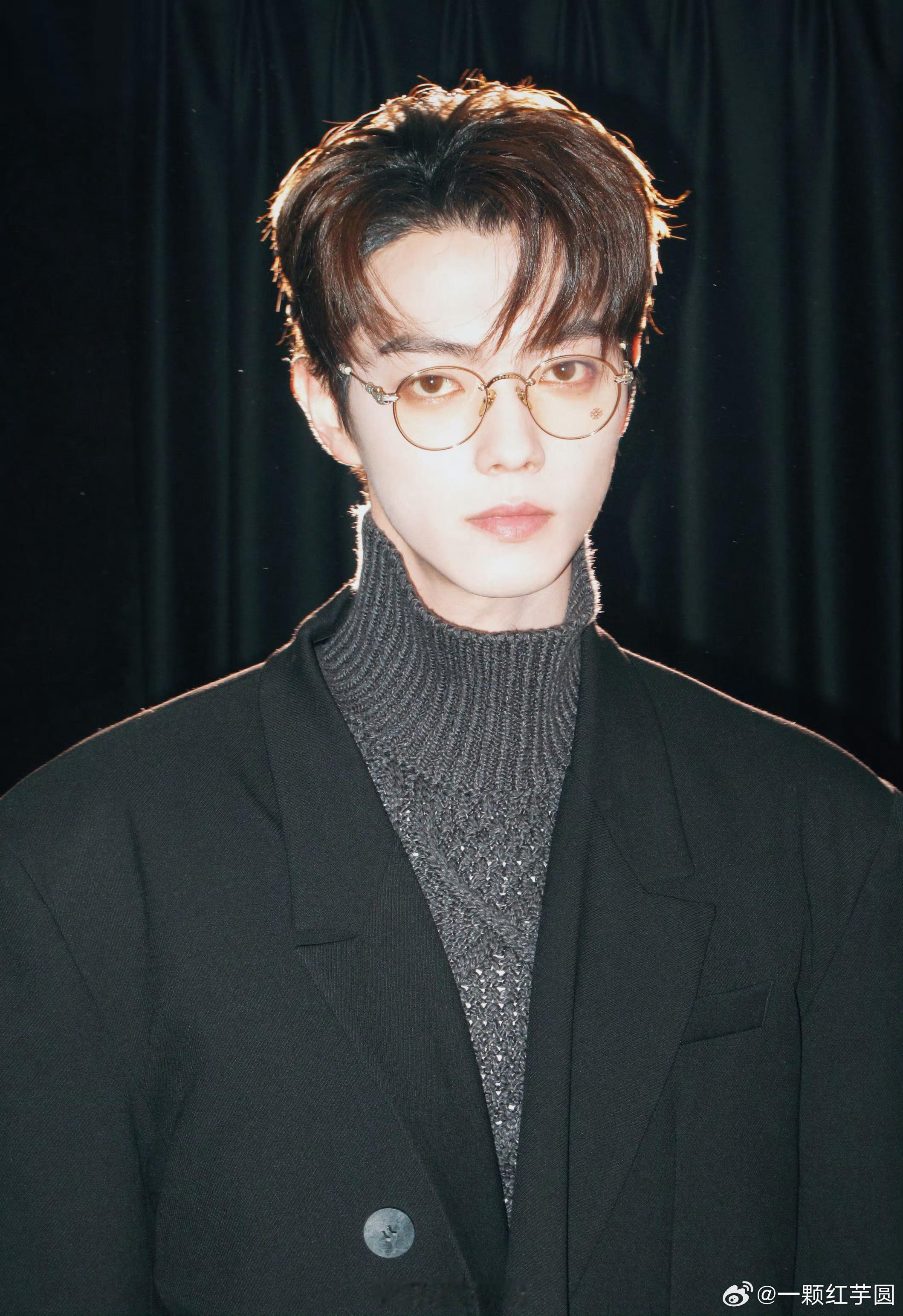 许凯 营业啦！我天啊，请soso把金丝眼镜半永久