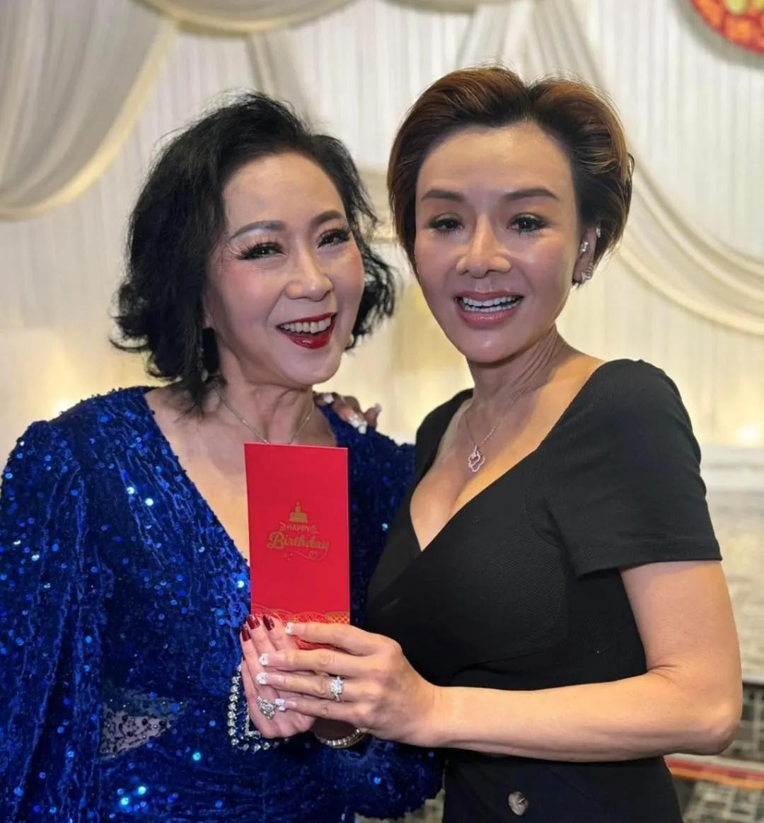 前段时间，魏秋桦迎来了自己的66岁生日，圈内外好多朋友到场为她送上祝福。包括（图