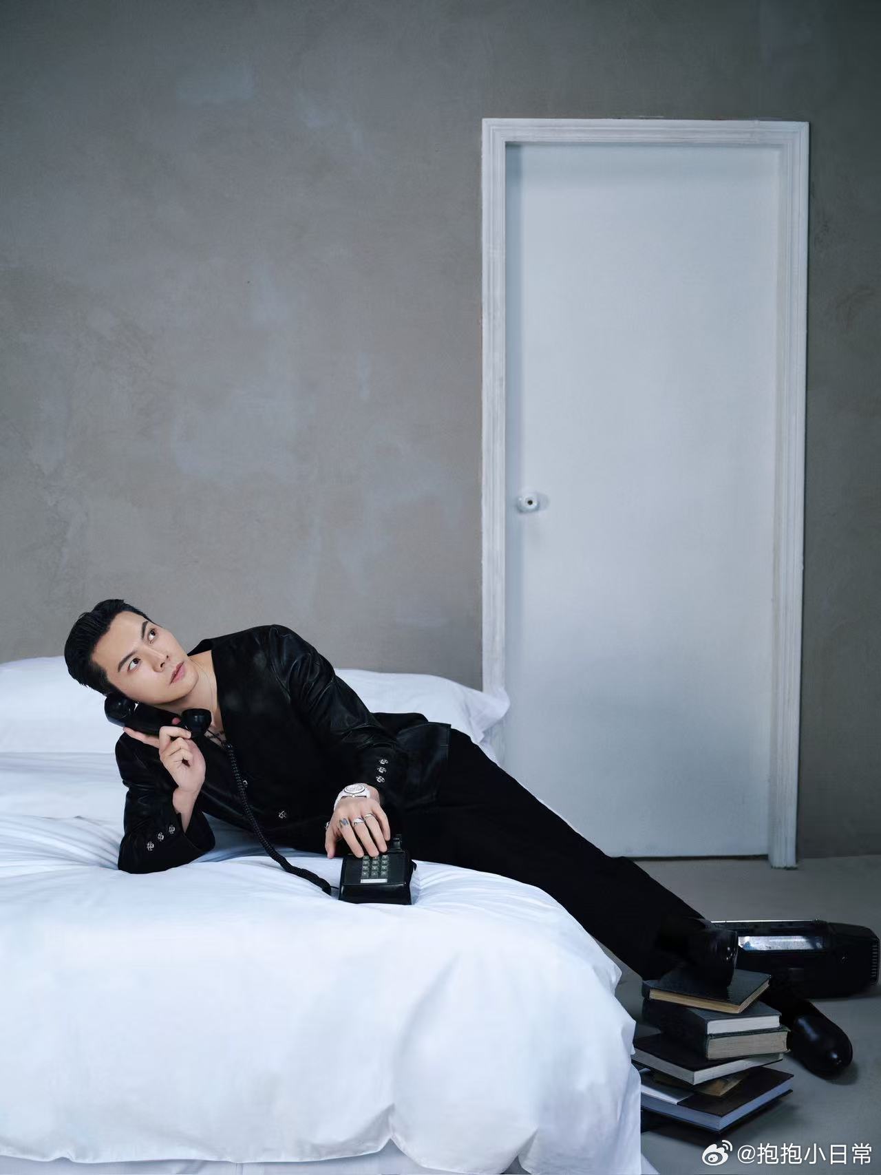 陈伟霆 好优越的一张侧脸 这一张侧脸不仅好看，还充满了阳光的气息，令人如沐春风！