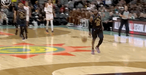 NBA历史上最无解的五个进攻武器[good][good]1.詹姆斯战斧劈扣   
