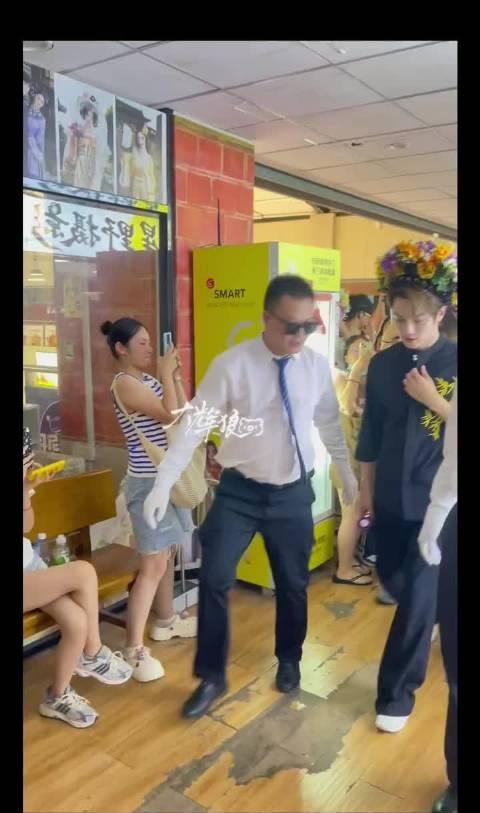 许凯簪花造型亮相视频+生图，好一个国风美少年啊！ ​​​