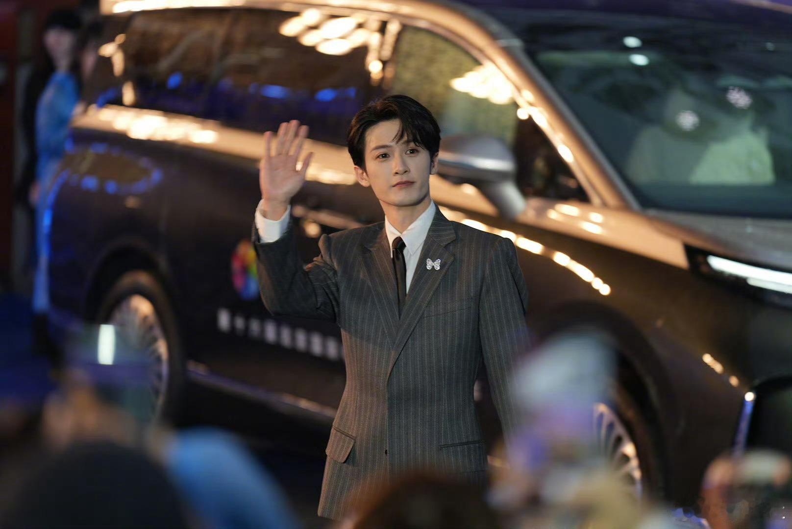 这居然是新华社拍的