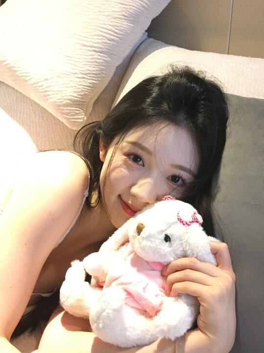 韩女躺拍氛围感我也拍出来啦
